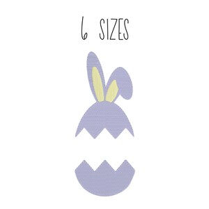 Peut inclure: Œuf de Pâques violet avec des oreilles de lapin, disponible en six tailles. L'œuf est fendu pour révéler un plus petit œuf violet à l'intérieur.