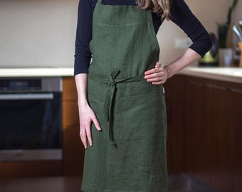 Forest green linen apron. Dark green kitchen apron with pockets. Full linen apron for men and women. Minimalist florist apron. Teacher apron