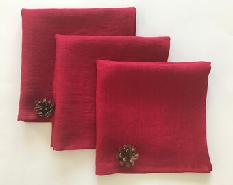 Berry red linen napkins set of 2 4 6 8 10 12. Dark red cloth napkins 16 inch size. Eco-friendly red dinner napkins. Sustainable gift idea.