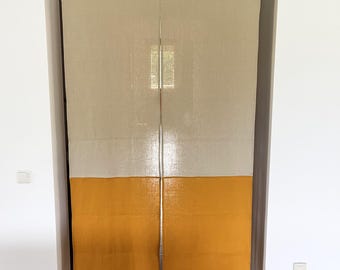 Cortina japonesa Noren de lino en dos colores. Cortina personalizada para la puerta de la cocina de un restaurante.