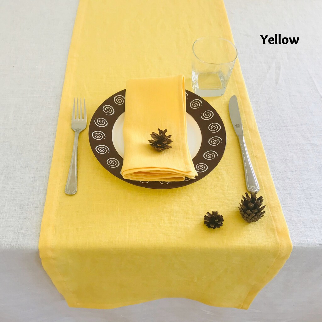 Runner Da Tavolo 60x16 Cm In Broccato Jacquard: Pavone Floreale Senape E Oro Per Decorazioni Eleganti