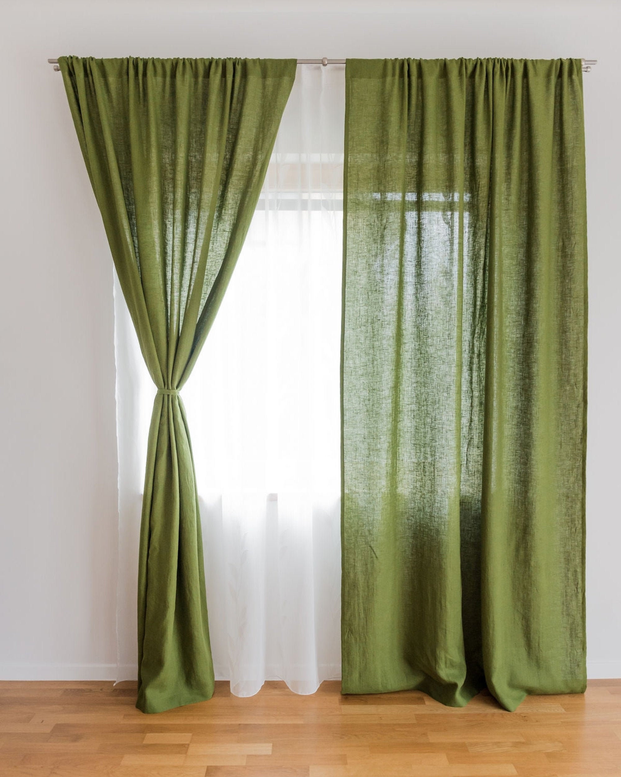 Cortinas de lino verde musgo. Tratamientos de ventanas tamaño