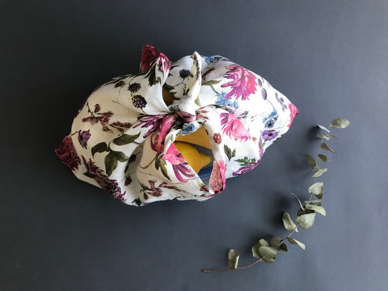 Japanese bento bag with aster flowers. 100% linen lunch bag for women. Reusable gift bags. Zero waste gifts wrapping ideas. Origami knot bag 