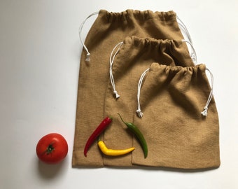 Peanut brown produce bags. Beige linen produce bags. Reusable gift bags. Dark tan linen drawstring bags for groceries, fruit and vegetables.