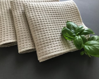 Set of 3 or 4 unpaper towels. Practical zero waste gifts for home and kitchen. Everyday cloth napkins set. Waffle linen fabric napkins.