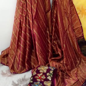 Sari de georgette con bordado de lentejuelas: estampado dorado Lehariya, prenda festiva