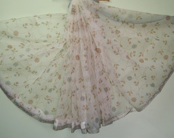 Vintage Saree /Sari  Fabric /home Decor/ Clothing/ Sarong /Wrap/ Party Wear 5 Yard sari