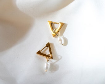 Perla Earrings | gold pearl earrings, silver earrings, triangle earrings, pearl wedding jewelry, bridesmaids gifts, anniversary gift