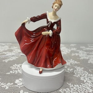 Figurine Royal Doulton - Jolies dames HN 4838
