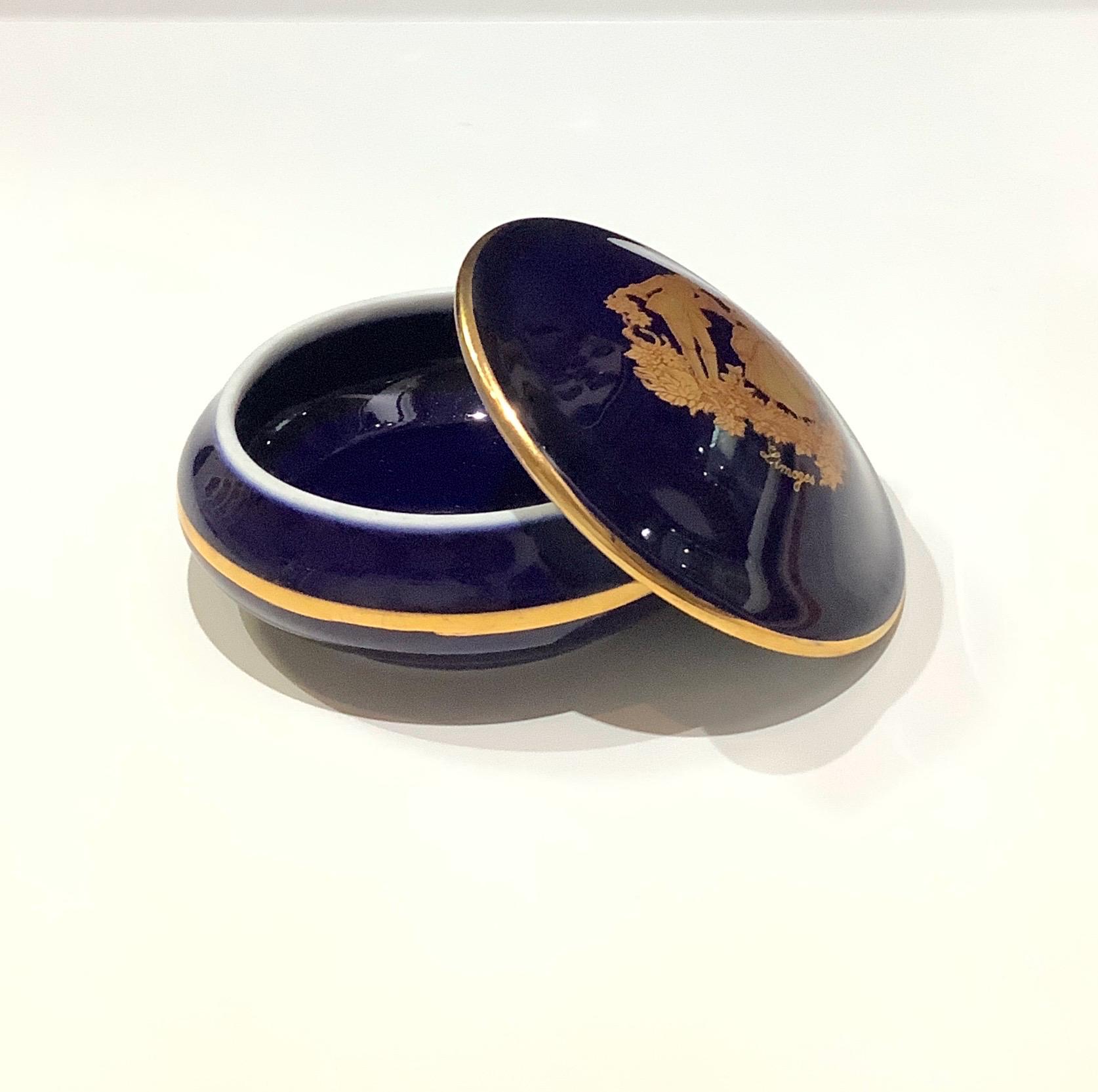 リモージュボックス　ヒンジ付き 手描き 小物入れ　上品な瑠璃紺と優美な金盛り Limoges box - Etsy 日本