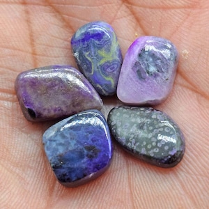 Polished Sugilite Cabochon: Natural Purple Gemstone (29 Cts, 13.13mm Length