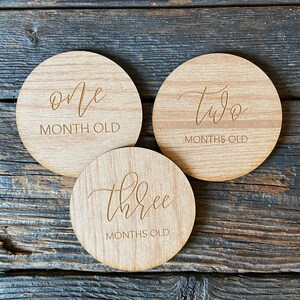 Marqueurs mensuels en bois pour bébés | Cartes bébé personnalisées | Disque baby month | Bébé par mois pour les photos | Cadeau bébé | Cartes Baby Milestone