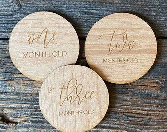 Houten maandelijkse babymarkers | Gepersonaliseerde babykaarten | Baby maand Schijf | Baby door de maand voor foto's | Babygeschenk | Baby mijlpaal kaarten