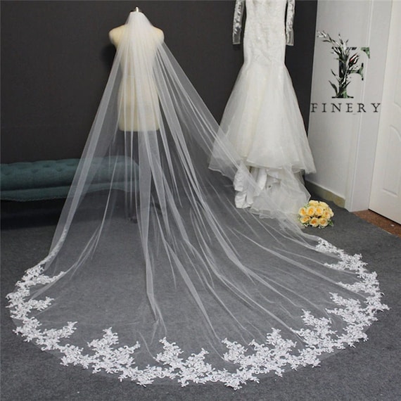 Alencon Lace Cathedral Wedding Veil: Floral Bridal Veil  display picture 3