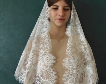 White Lace Chapel Veil, Triangular Mantilla Head Covering