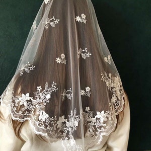 Сhurch veil cathedral ivory veil mantilla chapel Chapel veil for mass Catholic gifts mantilla Lace head covering image 3