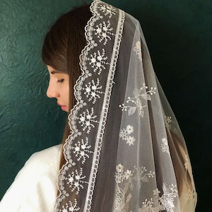 Сhurch veil cathedral ivory veil mantilla chapel Chapel veil for mass Catholic gifts mantilla Lace head covering image 2