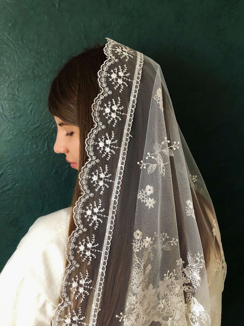 Сhurch veil cathedral ivory veil mantilla chapel Chapel veil for mass Catholic gifts mantilla Lace head covering image 2