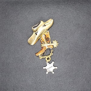 Don-Lin Covered Sheriff Hat and Boot Brooch
