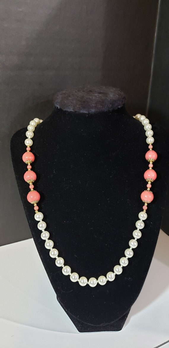 Vintage Elegant Faux Pearl Necklace