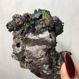 Iridescent Hematite and Goethite on Quartz