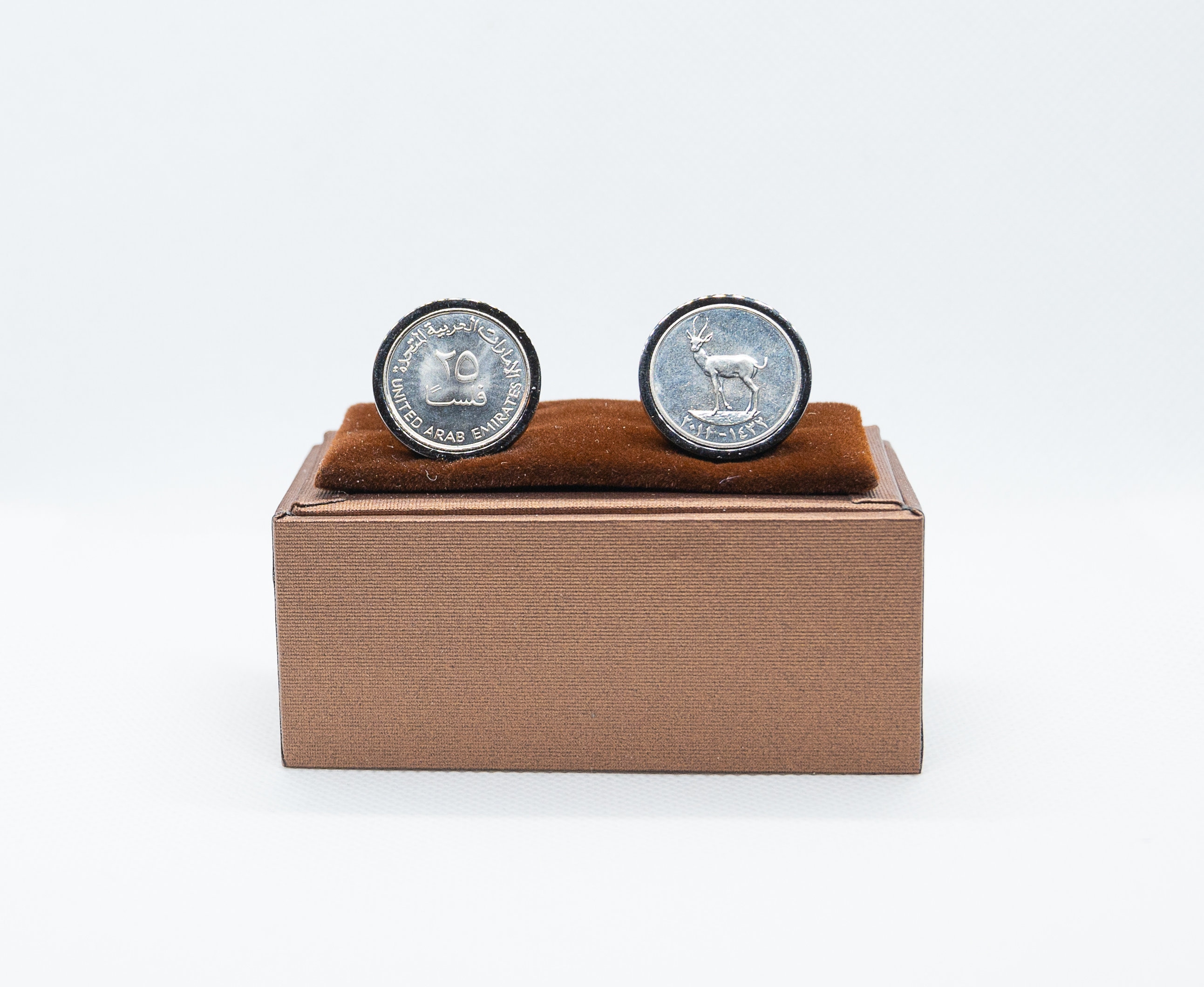 コイン カフスボタン - アラブ首長国連邦 25 フィルス - ザイード ハリファ コイン カフスボタン、ガンメタル カラーのバックから選択可能 (ステンレス スチール)