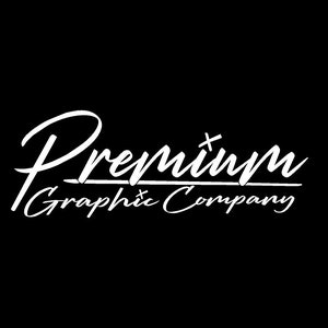 Puede incluir: Texto blanco sobre fondo negro que dice "Premium Graphic Company". El texto est&aacute; en una fuente de letra cursiva estilizada.