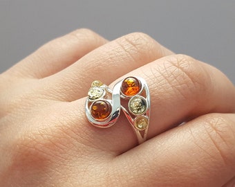 Small Baltic Amber Ring, Silver And Amber Ring, Multicolor Amber Stone Ring, Gemstone Ring, Small Birthstone Ring, Modern Amber Ring,