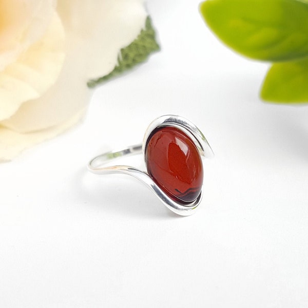 Red Baltic Amber Ring, Silver and Amber Ring, Oval Amber Ring, Cherry Amber Jewelry, Small Red Stone Ring,Red Birthstone Ring Gift,Red Amber