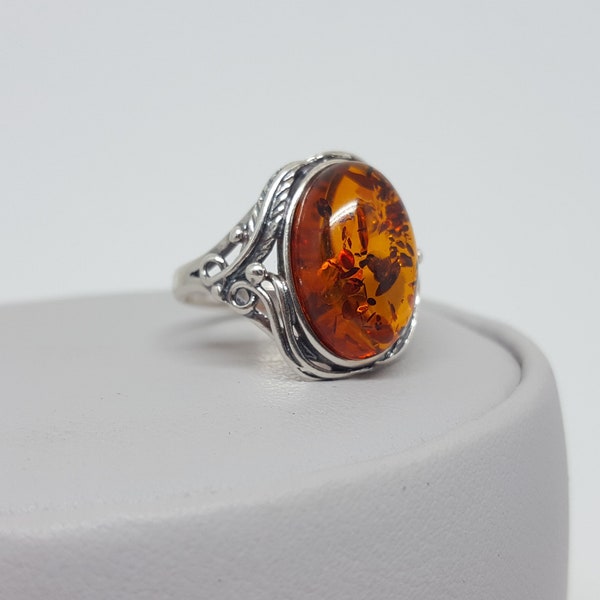 Classic Amber Ring, Oval Baltic Amber Ring, Amber Leaf Ring, Silver Leaf Ring, Amber Ring, Orange Amber Fashion Ring, Orange Stone Ring Gift