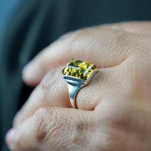 Sterling Silver Green Amber Ring, Rectangular Gemstone Ring, Modern Elevated Ring, Minimalist Statement Jewelry, Green Baltic Amber Ring