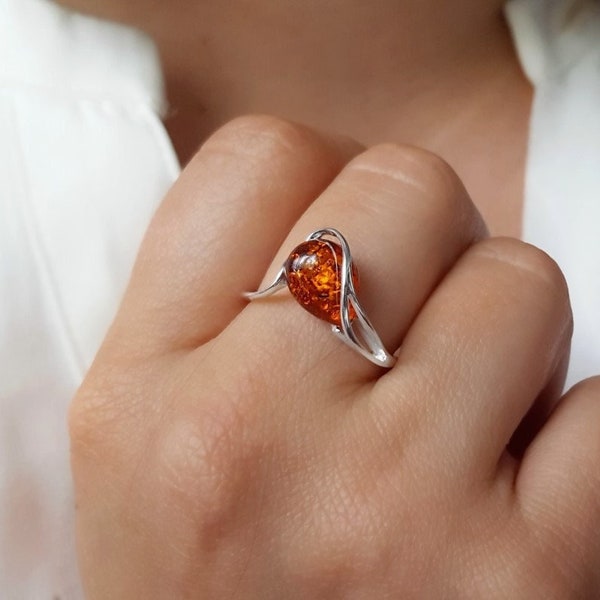 Classic Amber Ring, Modern Teardrop Amber Ring, Sterling Silver and Amber Ring, Orange Amber Stone Ring, Natural Gemstone Ring, Amber Ring