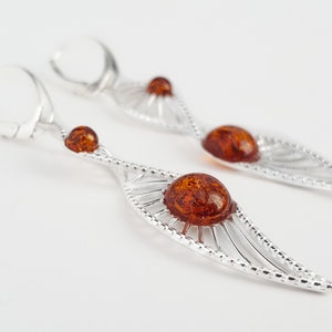 Boucles doreilles en ambre Long Drop, boucles doreilles en argent sterling et ambre, boucles doreilles modernes en ambre baltique, boucles doreilles en ambre classiques, boucles doreilles en pierre longue image 4