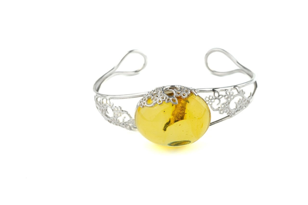 楕円形のバルト海産琥珀ブレスレット、シルバーと琥珀のカフ