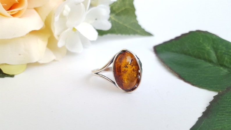 Fashion Baltic Amber Ring, Modern Amber Ring, Oval Amber Stone Ring, Modern Amber and Silver, Silver Shell Ring, Handmade Baltic Amber Ring image 3