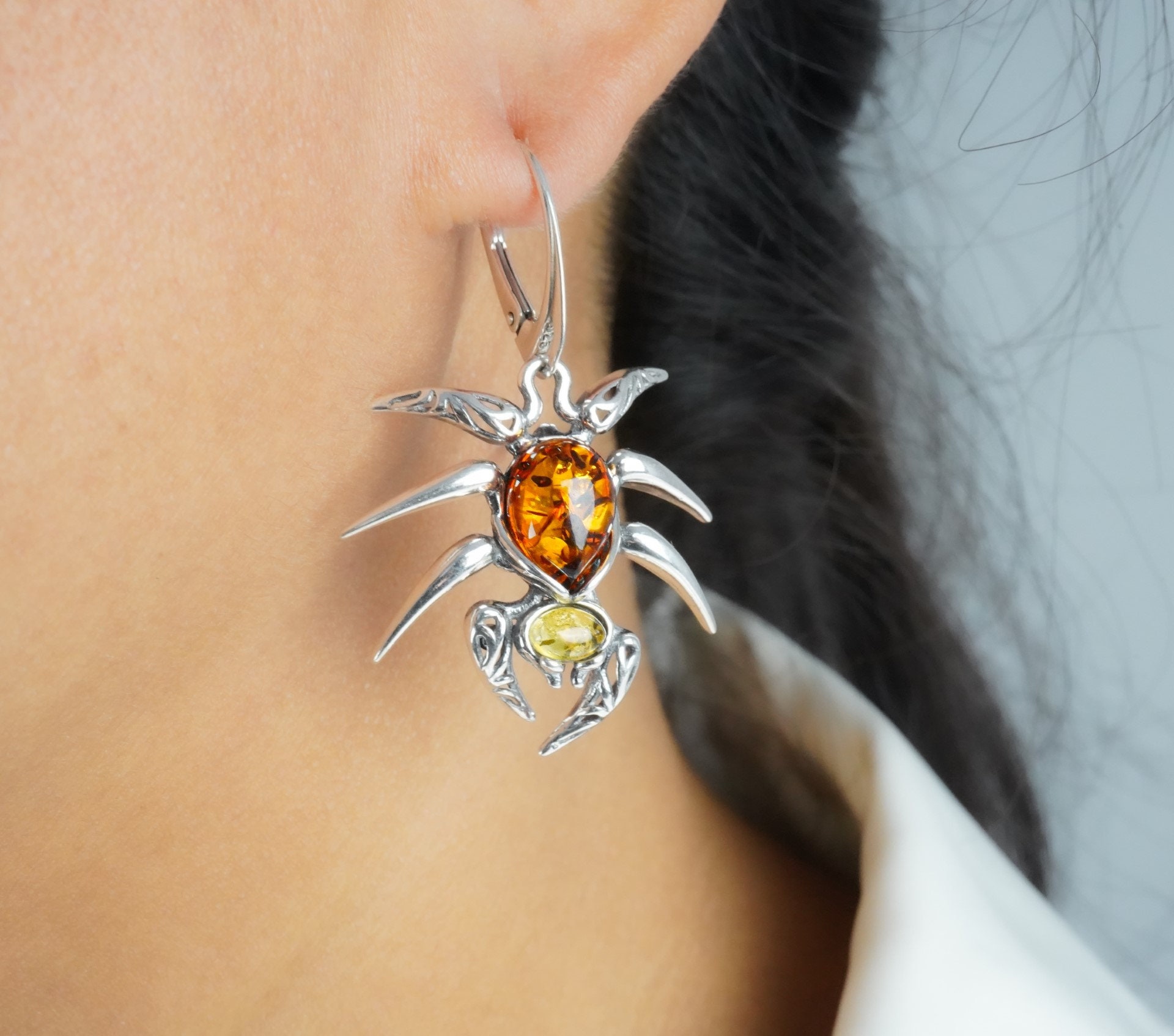 Orecchini di ragno d'ambra, orecchini di ragno d'argento e ambra, orecchini di aracne d'argento, gioielli di ragno d'argento, regalo di ragno d'ambra - Italia