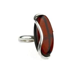 Exquisito anillo de ámbar rojo, anillo de ámbar de moda, anillo de piedra ovalada roja, anillo de ámbar báltico ajustable, anillo de ámbar rojo cereza, joyería de ámbar rojo imagen 3