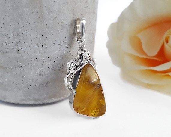 Amber stone necklace sale