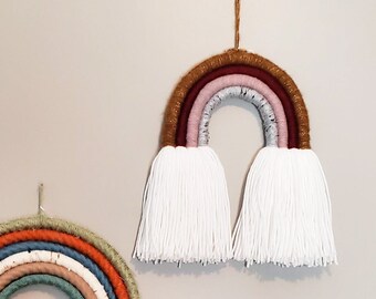 Medio cálido arco iris fibra pared colgante / otoño arco iris / arco iris de vacaciones / Hanukkah / guardería / Boho / arte de la pared / ducha de bebé / Navidad