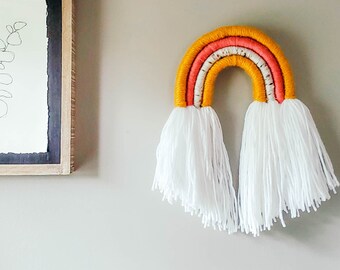 Media brillante otoño de color arco iris fibra Macrame pared colgante / Rainbow Yarn sculpture / perfecto para vivero