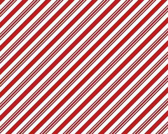 Rayures diagonales en canne de bonbon Let it Snow en rouge par Gail Cadden pour Timeless Treasures 44 pouces de large 100 % coton TT-GAIL-CD1465-RED