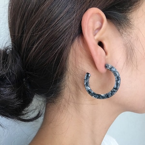 Eden Fog Gray Tortoise Hoop Earrings, Lightweight Tortoise Shell Hoop Earrings, Dainty Minimalist Hoop Earrings, Statement Hoop Earrings