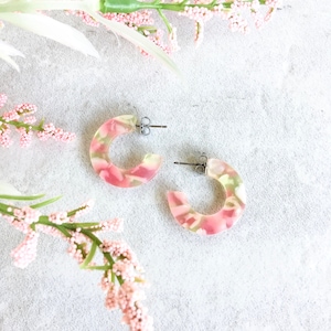 Pendientes de aro de tortuga rosa Hera, pendientes de carey, pendientes de aro de carey, pendientes de acetato, pendientes de resina, pendientes minimalistas