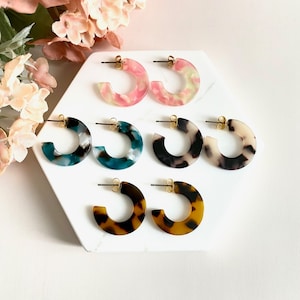 Hera Tortoise Hoop Earrings, Acetate Earrings, Tortoise Shell Earrings, Tortoise Shell Hoop Earrings, Minimalist Cute Hoop Earrings, For Her image 1