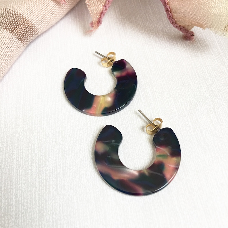 Earrings Aki Drk Green Tortoiseshell Hoops - Elk main image 1