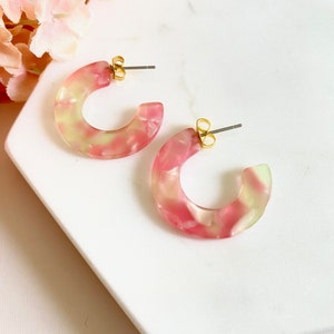 Hera Tortoise Hoop Earrings, Acetate Earrings, Tortoise Shell Earrings, Tortoise Shell Hoop Earrings, Minimalist Cute Hoop Earrings, For Her Pink Lemonade