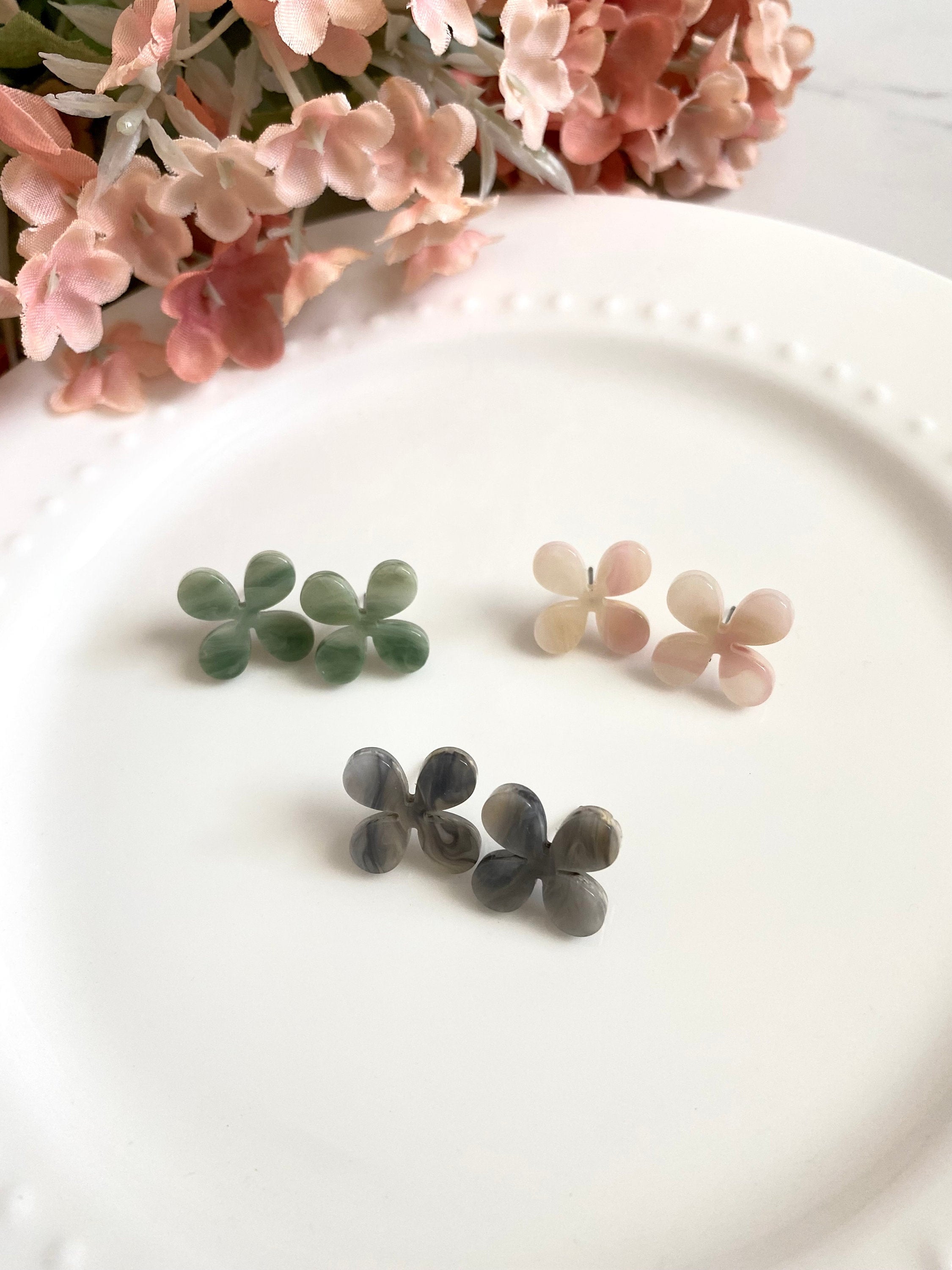 Clover Minimalist Tortoiseshell Stud Earrings, Tortoise Shell Stud Earrings, Acetate Stud Earrings, Acrylic Stud Earring, Resin Stud Earring