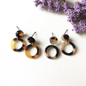 Minimalist Circle Ring Tortoise Shell Earrings, Tortoiseshell Earrings, Tortoise Dangle Earrings, Acetate Earrings, Resin drop earrings