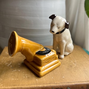 Vintage Salt and Pepper Shakers / Set of Two / Nipper Dog RCA Phonograph / Rare / Ceramic / Terrier Dog / GE Company / #742 / 1950s kitchen