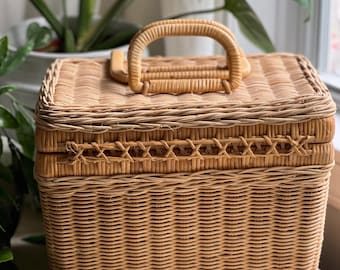 Vintage Wicker Picnic Basket / Small Basket / Stacking Basket